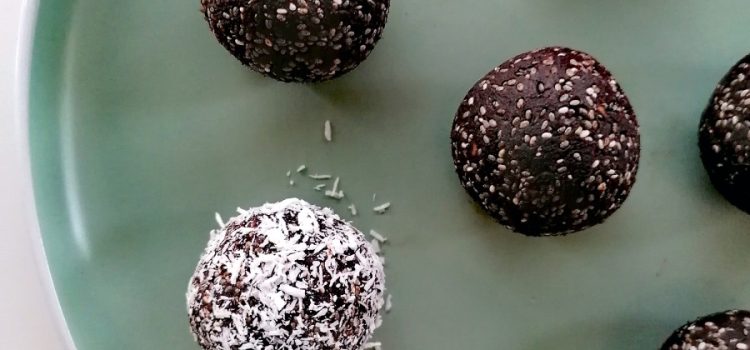 Cocoa Chia Bliss Balls με πρωτεΐνη